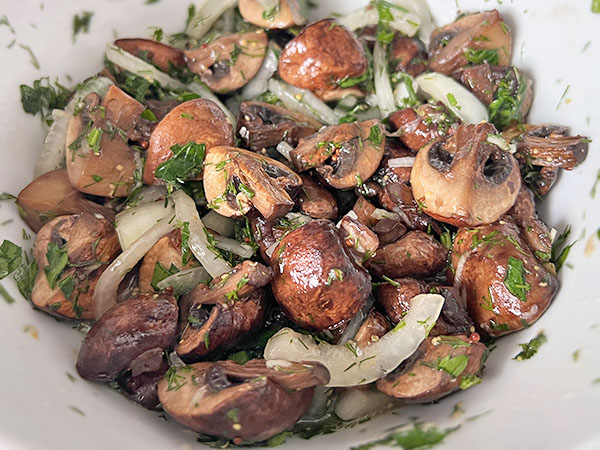 Quick Marinated Mushrooms (no vinegar)