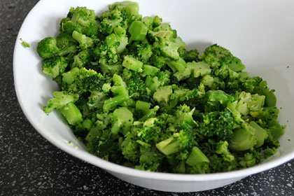 Baked Broccoli Patties photo instruction 2 Drained and chopped broccoli in a large bowl.