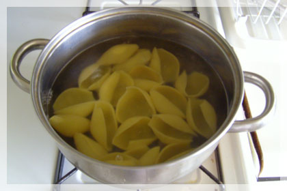 Конкильони Фаршированные Мясом и Сыром пошаговое фото 1